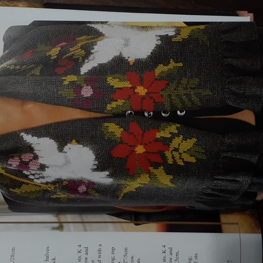 Nicky Epstein's Signature Scarves Dazzling Designs to Knit Scarf Pattern… - Picture 8 of 10